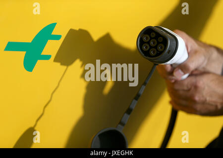 Cologne, Germany. 16th Aug, 2017. A power plug is plugged into an electric vehicle in Cologne, Germany, 16 August 2017. Deutsche Post DHL Group and Ford presented the StreetScooter WORK XL electric van. Photo: Oliver Berg/dpa/Alamy Live News Stock Photo