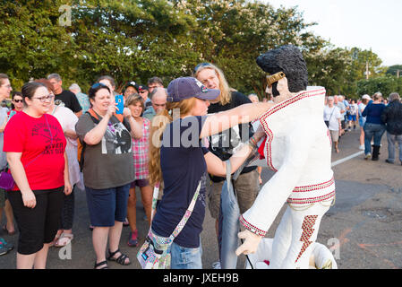 Memphis, Tennessee, USA, 15th August 2017.  Elvis Week. Candlelight Vigil. People pay tribute to Elvis Presley at his Memphis home, Graceland.  The candlelight vigil is in it's 40th year.  Elvis died 16 August 1977. Credit: Gary Culley/Alamy Live News Stock Photo