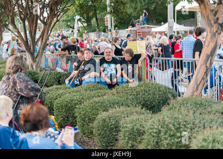 Memphis, Tennessee, USA, 15th August 2017.  Elvis Week. Candlelight Vigil. People pay tribute to Elvis Presley at his Memphis home, Graceland.  The candlelight vigil is in it's 40th year.  Elvis died 16 August 1977. Credit: Gary Culley/Alamy Live News Stock Photo