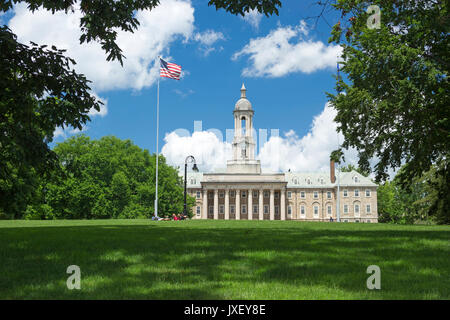 OLD MAIN BUILDING PENN STATE UNIVERSITY CAMPUS STATE COLLEGE PENNSYLVANIA USA Stock Photo