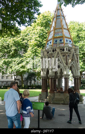 Tourists at the Buxton Memorial Fountain, 1 Millbank, Westminster, London SW1P 3JU, UK Stock Photo