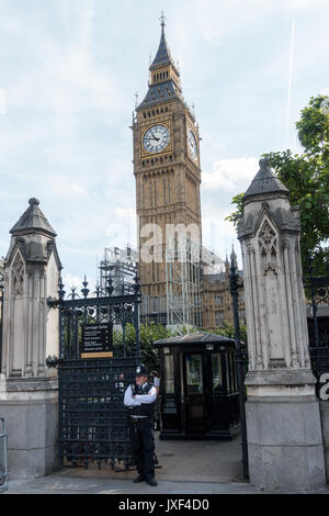 Armed Police outside the Houses of Parliament, London, England with the Elizabeth Tower, Big Ben in the background Stock Photo