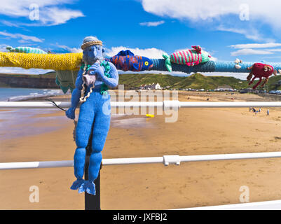 dh Yarn bombing pier SALTBURN BY THE SEA CLEVELAND Knitted sea figures Neptune crochet guerilla knitting art knit storming urban Stock Photo