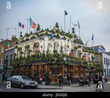 Churchill Arms pub in Notting Hill, London, England Stock Photo
