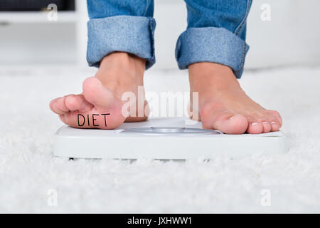 Woman on scale barefoot hi-res stock photography and images - Alamy