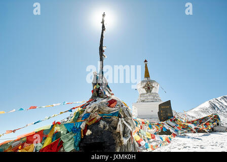 Prayer flags on Zheduo mountain, Kangding, Sichuan, China Stock Photo