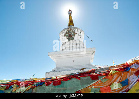 Prayer flags on Zheduo Mountain, Kangding, Sichuan, China Stock Photo