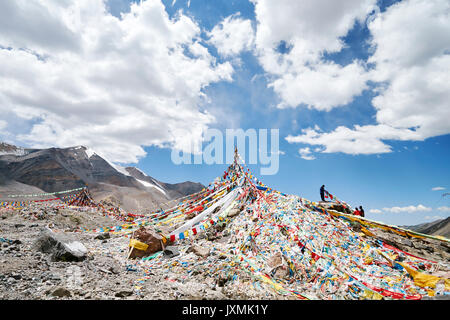 Prayer flags, Zheduo Mountain, Kangding, Sichuan, China Stock Photo