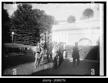 Photographers photographing an eclipse September 10, 1923. On August 21, 2017 a total eclipse will traverse the United States. (Library of Congress) Stock Photo