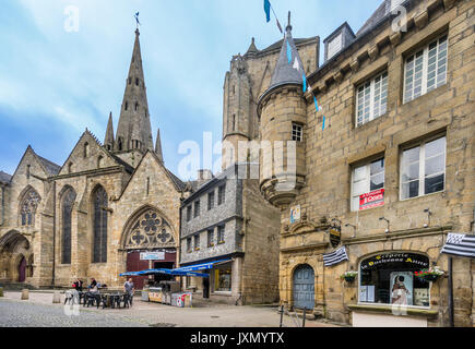 France, Brittany, Cotes-d'Armor department, Guingamp, Rue Notre Dame with view of the Basilica Notre Dame de Bon Secours Stock Photo