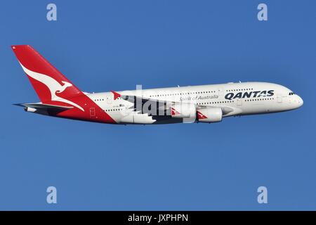 QANTAS AIRWAYS AIRBUS A380-800 VH-OQL Stock Photo