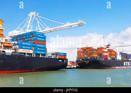 OAKLAND - MAY 26: The Port of Oakland in Oakland, California on May 26, 2012. As the fourth busiest container port in the country, it is a major econo Stock Photo