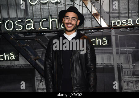 Sao Paulo, Brazil. 15th Aug, 2017. Blogger Hugo Gloss at the Rosa Chá store to launch the brand's new campaign at Oscar Freire Street in São Paulo on the night of Wednesday, 16. Credit: Brazil Photo Press/Alamy Live News Stock Photo