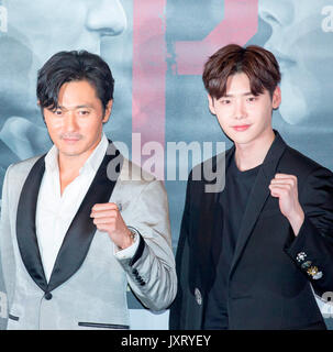 Jang Dong-gun and Lee Jong-suk, Aug 16, 2017 : South Korean actors Jang Dong-gun (L) and Lee Jong-suk pose after a press preview of their new movie, V.I.P. in Seoul, South Korea. Credit: Lee Jae-Won/AFLO/Alamy Live News Stock Photo