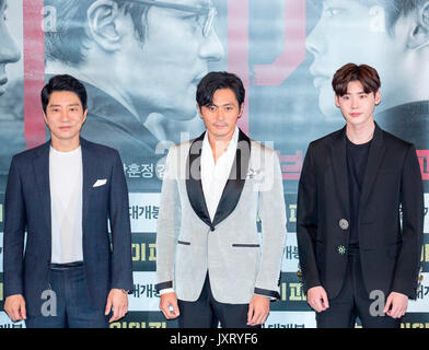 Kim Myung-min, Jang Dong-gun and Lee Jong-suk, Aug 16, 2017 : (L-R) South Korean actors Kim Myung-min, Jang Dong-gun and Lee Jong-suk pose after a press preview of their new movie, V.I.P. in Seoul, South Korea. Credit: Lee Jae-Won/AFLO/Alamy Live News Stock Photo