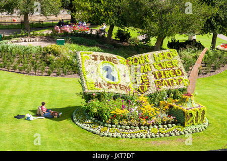 Bath, Somerset, UK. 17th Aug, 2017. UK Weather. People enjoy the sun and a floral tribute for the Annual International Jane Austen Festival in Bath UK. 2017 is an important bicentenary year being both the 200th anniversary of the Author's death and the publication of her two Bath novels Northanger Abbey and Persuasion, in Parade Gardens in the centre of the spa city. Credit: Richard Wayman/Alamy Live News Stock Photo