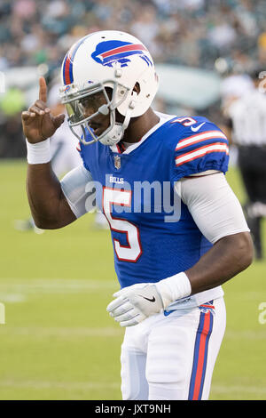 August 17, 2017: Buffalo Bills quarterback Tyrod Taylor (5) looks back  during the NFL game between the Buffalo Bills and the Philadelphia Eagles  at Lincoln Financial Field in Philadelphia, Pennsylvania. Christopher  Szagola/CSM