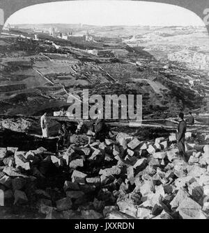 Jerusalem vom Süden, über das Tal Hinnom zum Ölberg, Palästina 1904. Jerusalem from the South, across Hinnom valley to the Mount of Olives, Palestine 1904. Stock Photo