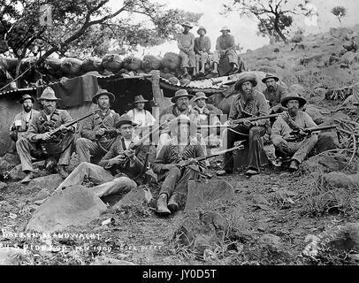 BATTLE OF SPION KOP 23-24 January 1900. Group of Boers with their Mauser rifles Stock Photo