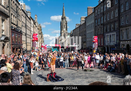 Street performers on the Royal Mile in Edinburgh part of the Edinburgh Festival Fringe, the largest arts festival in the world. Stock Photo