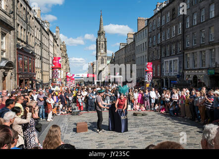 Street performers on the Royal Mile in Edinburgh part of the Edinburgh Festival Fringe, the largest arts festival in the world. Stock Photo