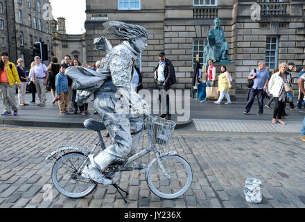 A street performer on the Royal Mile in Edinburgh part of the Edinburgh Festival Fringe, the largest arts festival in the world. Stock Photo