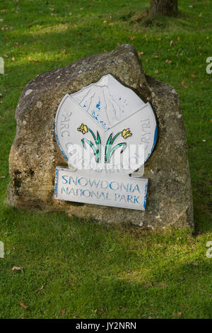 Boundary sign for Snowdonia National Park or Parc Cenedlaethol Eryri in Welsh Stock Photo