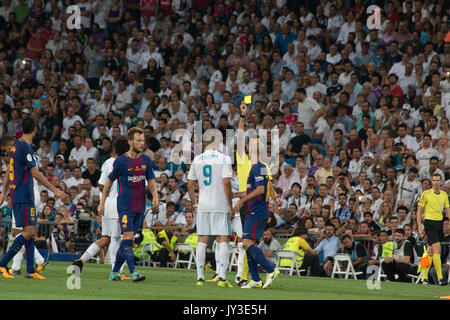 Madrid, Spain. 16th Aug, 2017. Yellow card. Credit: Jorge Gonzalez/Pacific Press/Alamy Live News Stock Photo