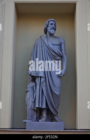 Statue of Smilis (Σμῖλις), legendary ancient Greek sculptor with small female sculputure standing next to him Stock Photo