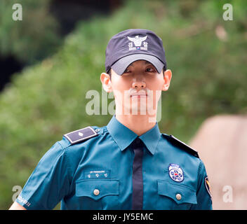 Max Changmin, Aug 18, 2017 : Max Changmin, a member of K-pop duo TVXQ greets fans at the Seoul Metropolitan Police Agency in Seoul, South Korea. Changmin was discharged from mandatory military service on Friday. Changmin and U-Know Yunho of the K-pop duo TVXQ will hold press conference to announce the resumption of their activities in Seoul and Tokyo on August 21 and in Hong Kong on August 22, 2017, according to S.M. Entertainment. Credit: Lee Jae-Won/AFLO/Alamy Live News Stock Photo