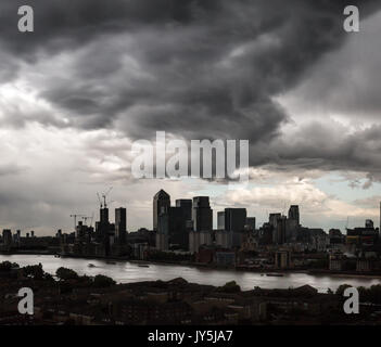 London, UK. 18th Aug, 2017. UK Weather: Dark afternoon storm clouds over Canary Wharf business park buildings Credit: Guy Corbishley/Alamy Live News Stock Photo