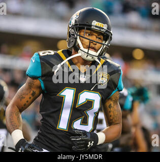 TAMPA, FL - AUGUST 13: Tampa Bay Buccaneers runningback Rachaad White (29)  warms up before the preseason game between the Miami Dolphins and the Tampa  Bay Buccaneers on August 13, 2022 at