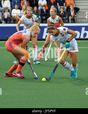 Amsterdam, Netherlands. 18th Aug, 2017. Margot van Geffen (L Front) of the Netherlands vies with Rocio Ybarra (R Front) of Spain during the women's Rabo Eurohockey Championships match between Spain and the Netherlands in Amsterdam, the Netherlands, Aug. 18, 2017. Credit: Sylvia Lederer/Xinhua/Alamy Live News Stock Photo