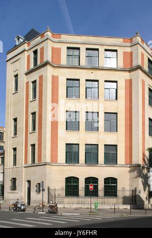 Lycée Claude Bernard, angle Boulevard Murat et Rue de l'Arioste, Paris, 16e arrondissement Photo Gilles Targat Stock Photo