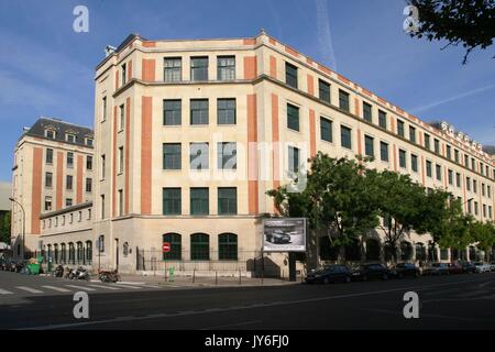 Lycée Claude Bernard, angle Boulevard Murat et Rue de l'Arioste, Paris, 16e arrondissement Photo Gilles Targat Stock Photo