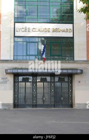 Lycée Claude Bernard, angle Boulevard Murat et Rue de l'Arioste, Paris, 16e arrondissement Photo Gilles Targat Stock Photo