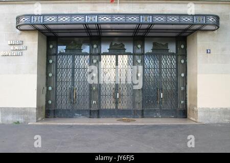 Lycée Claude Bernard, angle Boulevard Murat et Rue de l'Arioste, Paris, 16e arrondissement Photo Gilles Targat Stock Photo