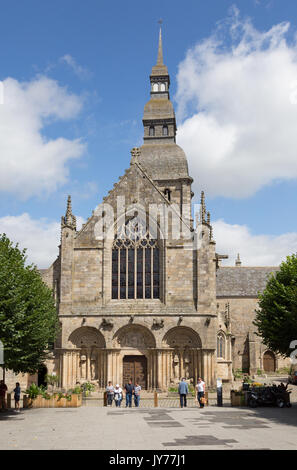 Dinan Brittany - Basilique Saint Sauveur ( St. Saviours Basilica ), Dinan, Cotes D'Armor, France Stock Photo