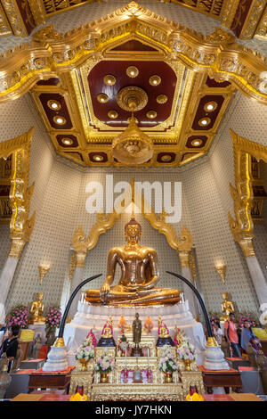 Pure Golden Buddha statue at Wat Traimit temple in Chinatown, Bangkok, Thailand Stock Photo