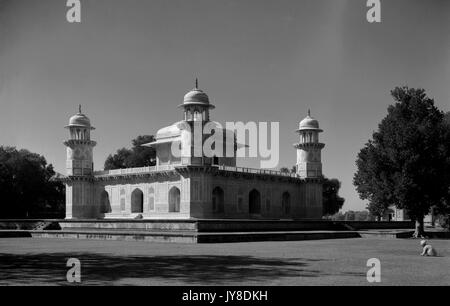 AJAXNETPHOTO. 2ND JANUARY, 1923. AGRA, INDIA. - TOMB OF ITMAD-UD-DOWLAH. PHOTO:T.J.SPOONER COLL/AJAX VINTAGE PICTURE LIBRARY REF; 19220201 PL48 