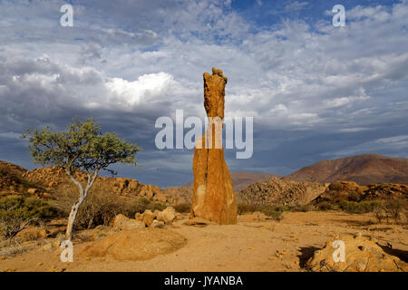 Farm Omandumba (guest farm): Granite rock needle in the Erongo Mountains, Omaruru District, Erongo Region, Namibia Stock Photo