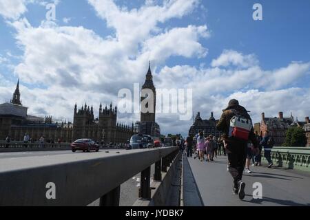 London, UK. 18th Aug, 2017. Tourism agency VisitBritain forecasts there'll be a 6% rise in international visiters and that tourism has been one of the most successful parts of the UK economy recently, thanks in part to Brexit. Credit: Claire Doherty/Pacific Press/Alamy Live News Stock Photo