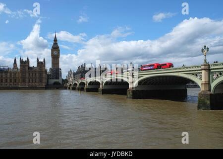 London, UK. 18th Aug, 2017. Tourism agency VisitBritain forecasts there'll be a 6% rise in international visiters and that tourism has been one of the most successful parts of the UK economy recently, thanks in part to Brexit. Credit: Claire Doherty/Pacific Press/Alamy Live News Stock Photo