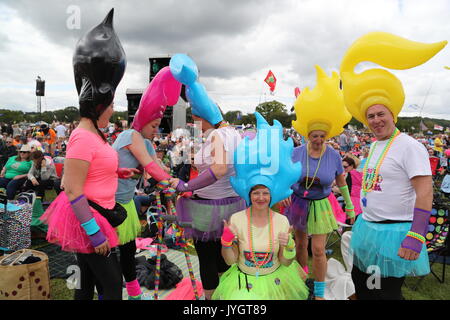 Henley-on-Thames, Oxfordshire, UK. 19th August, 2017. Thousands of revellers enjoy themselves eagerly awaiting the live music of the 80's at this year's Rewind Festival South 2017 on its first day Credit: Uwe Deffner/Alamy Live News Stock Photo