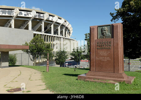 Washington, DC, USA. 5th Aug, 2017. 20170805 - A memorial to George Preston Marshall stands on the grounds of Robert F. Kennedy Memorial Stadium in Washington. The controversial Marshall owned the Washington Redskins from 1932 to 1969. The stadium served as the Redskins home between 1961 and 1996. Credit: Chuck Myers/ZUMA Wire/Alamy Live News Stock Photo