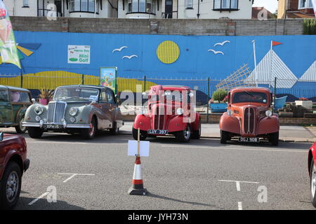Herne Bay, Kent, UK. 20th Aug, 2017. Classic cars arrive and line up on the promenade to take part in the Classic car Show, Herne Bay. Credit: Richard Donovan/Alamy Live News Stock Photo