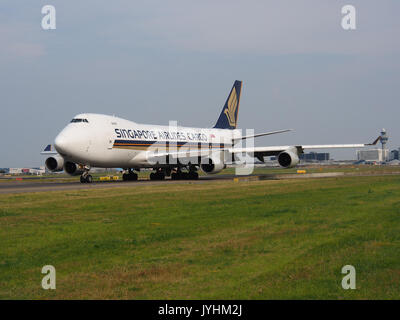 9V SFG Singapore Airlines Cargo Boeing 747 412F   cn 26558, taxiing 22july2013 pic 003 Stock Photo