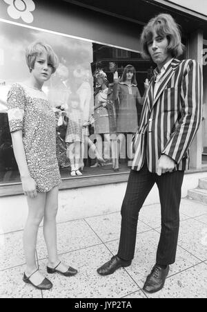 Young people wearing mod clothes in London, 1966 Stock Photo - Alamy