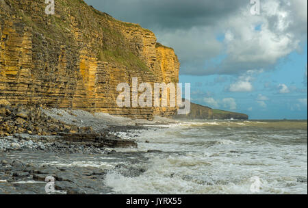 The oolitic limestone cliffs at Llantwit Major beach on the Glamorgan Heritage Coast south Wales Stock Photo