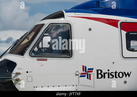 Bristow Helicopter, landing on a north sea oil and gas platform. credit: LEE RAMSDEN / ALAMY Stock Photo